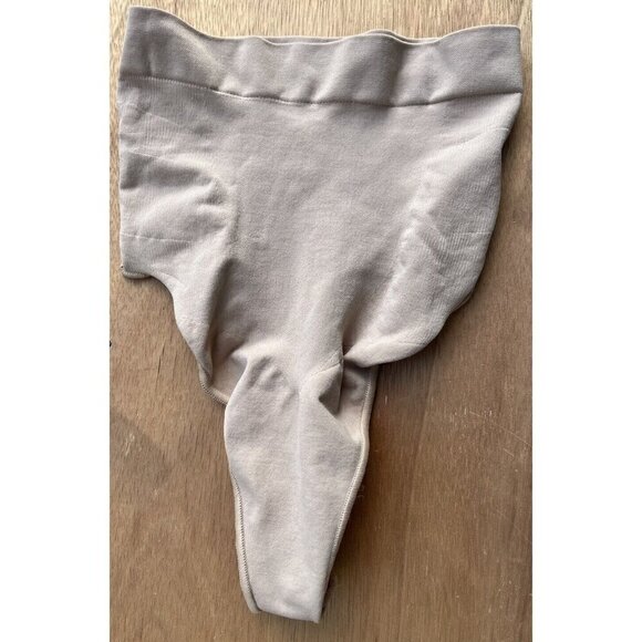 SKIMS Kim Kardashian Other - SKIMS Kim Kardashian Sculpting Mid Waist Thong Clay Size S/M SH-MWT-0198 NWOT